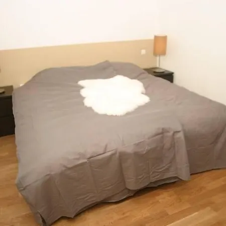 Sch\u00f6nfeld Villa
